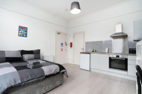 Cosy fully equipped Studio 2, close to University